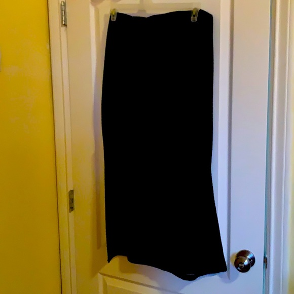 Black long skirt - Picture 1 of 1